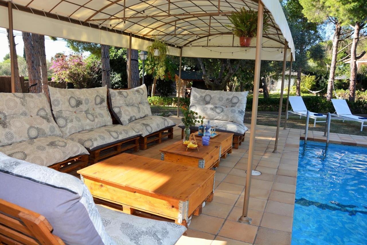 Villa Sitges El Ranch: Beachside Oasis with Pool, Jacuzzi, and Garden Calafell Exterior photo