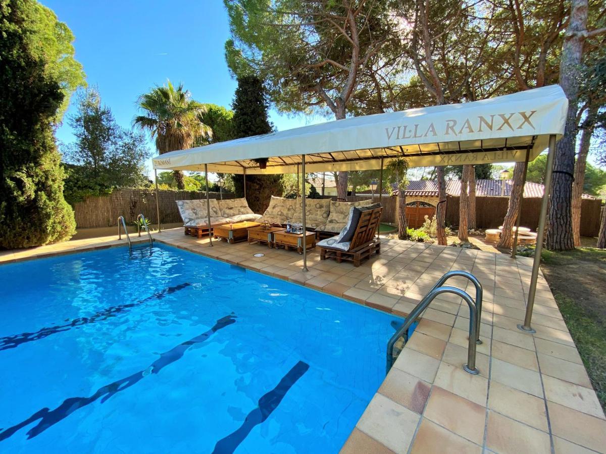 Villa Sitges El Ranch: Beachside Oasis with Pool, Jacuzzi, and Garden Calafell Exterior photo
