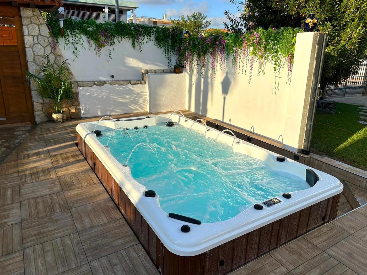 Villa Sitges El Ranch: Beachside Oasis with Pool, Jacuzzi, and Garden Calafell Exterior photo