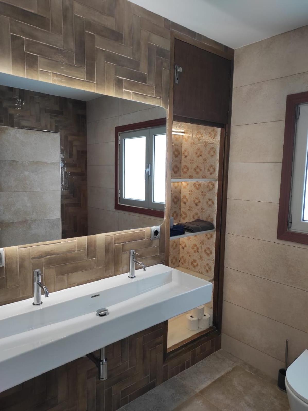 Villa Sitges El Ranch: Beachside Oasis with Pool, Jacuzzi, and Garden Calafell Exterior photo